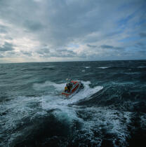 Canot de l'ile de Molène. © Philip Plisson / Plisson La Trinité / AA01975 - Nos reportages photos - Canot de sauvetage