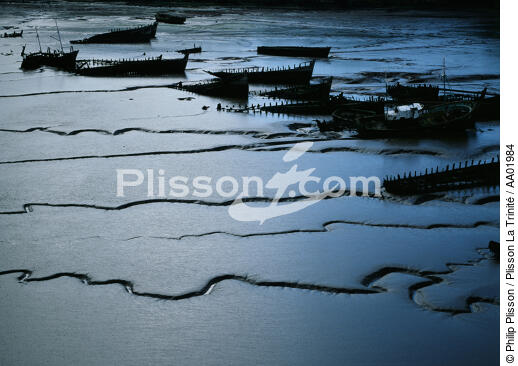 Cimetière marin sur le Blavet. - © Philip Plisson / Plisson La Trinité / AA01984 - Nos reportages photos - Rivière