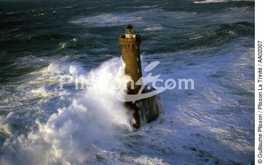Vague sur le phare du Four. - © Guillaume Plisson / Plisson La Trinité / AA02007 - Photo Galleries - Finistère
