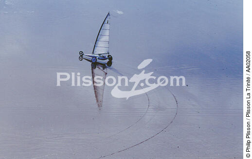 Char à voile à la Torche (29). - © Philip Plisson / Plisson La Trinité / AA02058 - Photo Galleries - Sand-yachting