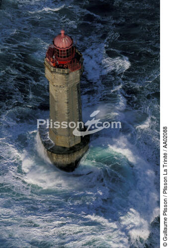 Le phare de la Jument à Ouessant. - © Guillaume Plisson / Plisson La Trinité / AA02088 - Nos reportages photos - Jument [La]