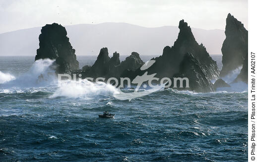 Pêche en Galice, proche du phare Cabo Ortegal. - © Philip Plisson / Plisson La Trinité / AA02107 - Nos reportages photos - Rocher