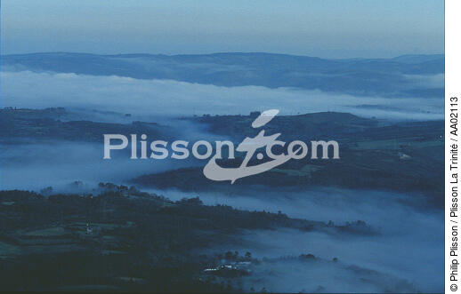 Paysage de brume en Galice. - © Philip Plisson / Plisson La Trinité / AA02113 - Photo Galleries - Galicia