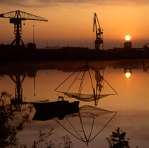 Coucher de soleil sur la Loire. © Philip Plisson / Plisson La Trinité / AA02161 - Photo Galleries - Rowing boat