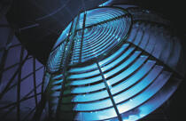 Gros plan sur la lentille du phare Créac'h. © Philip Plisson / Plisson La Trinité / AA02214 - Photo Galleries - Créac'h
