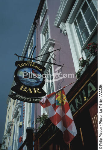 Enseigne d'un pub à Cobh. - © Philip Plisson / Plisson La Trinité / AA02291 - Photo Galleries - Foreign country