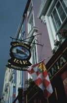 Enseigne d'un pub à Cobh. © Philip Plisson / Plisson La Trinité / AA02291 - Nos reportages photos - Irlande