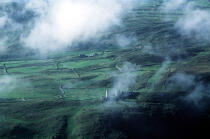Paysage irlandais sous les nuages. © Philip Plisson / Plisson La Trinité / AA02317 - Photo Galleries - Field