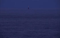 Wolf Rock à la tombée de la nuit. © Philip Plisson / Plisson La Trinité / AA02319 - Photo Galleries - Lighthouse