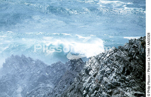 Vague sur rocher. - © Philip Plisson / Plisson La Trinité / AA02328 - Photo Galleries - Mizen Head