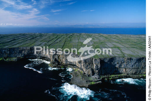 Inishmore en vue aérienne. - © Philip Plisson / Plisson La Trinité / AA02441 - Photo Galleries - Inishmore