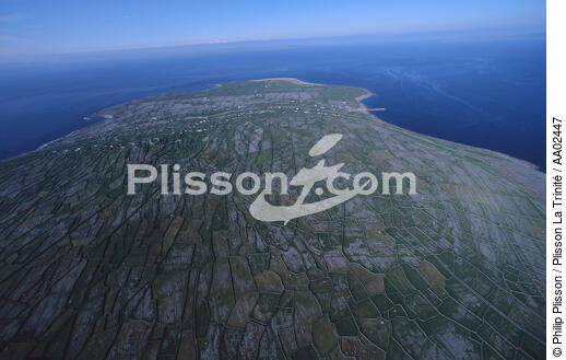 Vue aérienne d'Inisheer. - © Philip Plisson / Plisson La Trinité / AA02447 - Photo Galleries - Island [Ire]