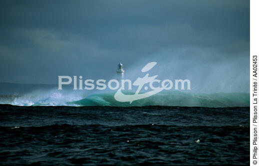 Phare sur Inisheer, îles d'Aran. - © Philip Plisson / Plisson La Trinité / AA02453 - Nos reportages photos - Signalisation maritime