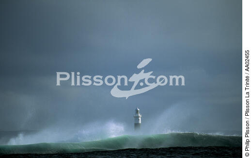Lumière irlandaise sur le phare d'Inisheer. - © Philip Plisson / Plisson La Trinité / AA02455 - Nos reportages photos - Inisheer