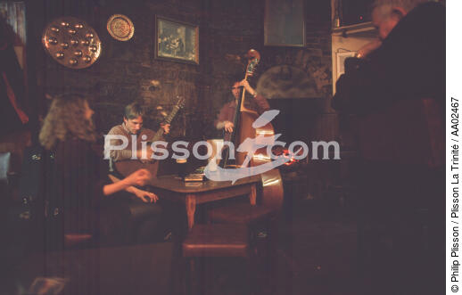 Musiciens dans un pub à Galway. - © Philip Plisson / Plisson La Trinité / AA02467 - Nos reportages photos - Tradition
