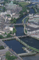 Vue aérienne de Galway. © Philip Plisson / Plisson La Trinité / AA02468 - Photo Galleries - Religious monument