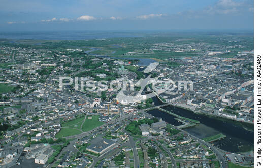Vue aérienne de Galway. - © Philip Plisson / Plisson La Trinité / AA02469 - Photo Galleries - River [Ire]
