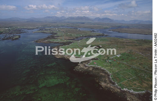 Vue aérienne de Bertraghboy Bay (Inishnee). - © Philip Plisson / Plisson La Trinité / AA02482 - Photo Galleries - Connemara [The]