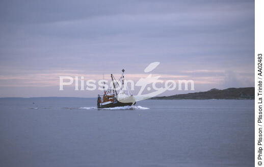 Bateau de pêche à Rossaveel. - © Philip Plisson / Plisson La Trinité / AA02483 - Nos reportages photos - Site [Irl]