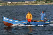 Pêcheurs dans leur barque. © Philip Plisson / Plisson La Trinité / AA02490 - Photo Galleries - Small boat