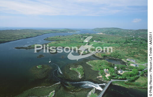 Vue aérienne de Clifden. - © Philip Plisson / Plisson La Trinité / AA02511 - Nos reportages photos - Ile [Irl]
