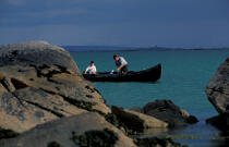 Pêcheurs aux environs de Carna. © Philip Plisson / Plisson La Trinité / AA02524 - Photo Galleries - Small boat