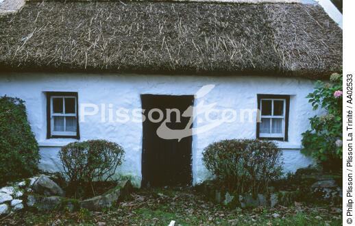 Cottage à Lettermore Island. - © Philip Plisson / Plisson La Trinité / AA02533 - Photo Galleries - Connemara [The]