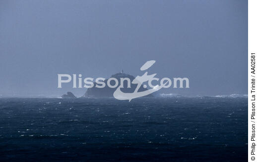 Phare dans une tempête. - © Philip Plisson / Plisson La Trinité / AA02581 - Nos reportages photos - Signalisation maritime
