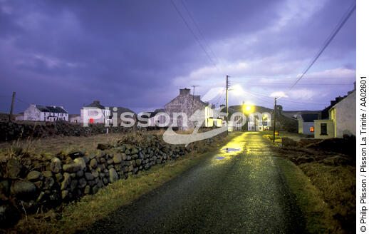 Rue de Tory Island, la nuit. - © Philip Plisson / Plisson La Trinité / AA02601 - Nos reportages photos - Nuit