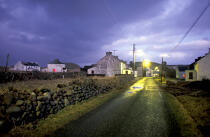 Rue de Tory Island, la nuit. © Philip Plisson / Plisson La Trinité / AA02601 - Nos reportages photos - Ile [Irl]