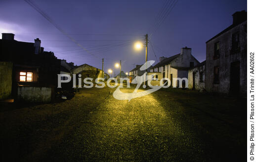 Rue la nuit à Tory island. - © Philip Plisson / Plisson La Trinité / AA02602 - Photo Galleries - Island [Ire]