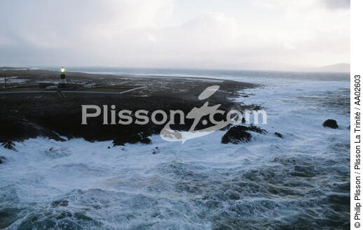 Phare de Tory Island. - © Philip Plisson / Plisson La Trinité / AA02603 - Nos reportages photos - Mer agitée
