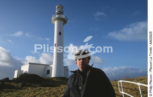 Portrait de Donald O'Sullivan devant le phare d'Inishtrahull. - © Philip Plisson / Plisson La Trinité / AA02629 - Nos reportages photos - Gardien de phare