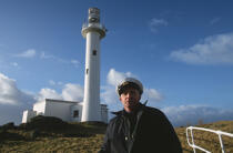 Portrait de Donald O'Sullivan devant le phare d'Inishtrahull. © Philip Plisson / Plisson La Trinité / AA02629 - Nos reportages photos - Portrait