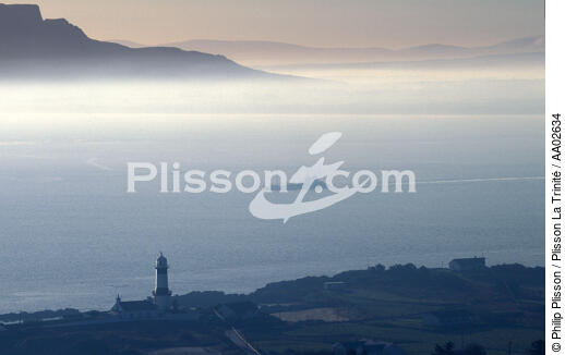 Phare d'Inishowen dans la brume. - © Philip Plisson / Plisson La Trinité / AA02634 - Photo Galleries - Mist