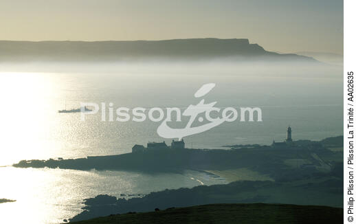 Inishowen dans la brume. - © Philip Plisson / Plisson La Trinité / AA02635 - Nos reportages photos - Inishowen [Phare de]