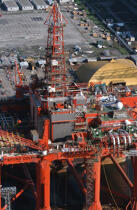 Plateforme en construction. © Philip Plisson / Plisson La Trinité / AA02640 - Nos reportages photos - Industrie pétrolière