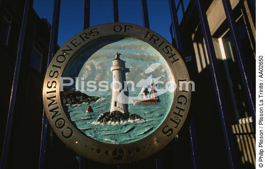 Enseigne du siège des "commissioners of Irish Light". - © Philip Plisson / Plisson La Trinité / AA02650 - Nos reportages photos - Phares Irlande