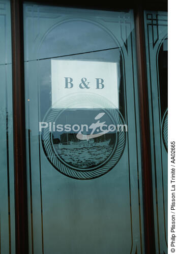 Enseigne d'un B&B à Cobh. - © Philip Plisson / Plisson La Trinité / AA02665 - Nos reportages photos - Ville [Irl]