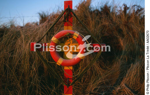 Bouée. - © Philip Plisson / Plisson La Trinité / AA02670 - Photo Galleries - Elements of boat