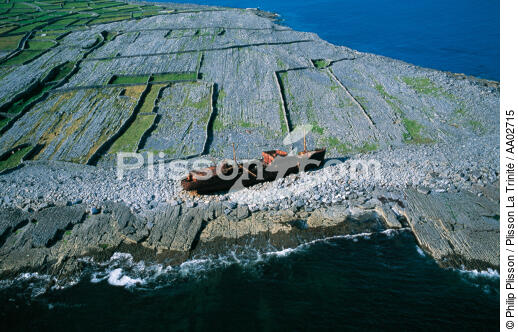 Epave sur Inisheer. - © Philip Plisson / Plisson La Trinité / AA02715 - Nos reportages photos - Irlande, l'île verte