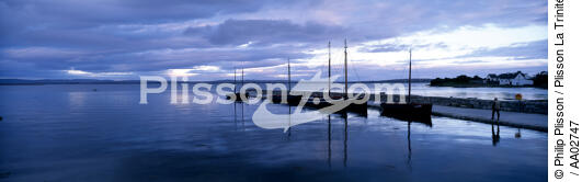 Harbour Island Gorumna. - © Philip Plisson / Plisson La Trinité / AA02747 - Photo Galleries - Reflection