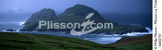Puffin Island dans le Kerry. - © Philip Plisson / Plisson La Trinité / AA02751 - Nos reportages photos - Panoramique horizontal