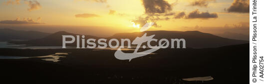 Coucher de soleil sur Achill Island. - © Philip Plisson / Plisson La Trinité / AA02754 - Nos reportages photos - Panoramique horizontal