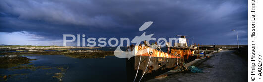 Epave à Carna, Connemara. - © Philip Plisson / Plisson La Trinité / AA02777 - Photo Galleries - Shipwreck