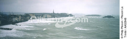 Saint Malo, avis de coup de vent. - © Philip Plisson / Plisson La Trinité / AA02848 - Photo Galleries - Storm at sea