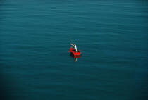 Un pêcheur dans sa plate. © Philip Plisson / Plisson La Trinité / AA02865 - Photo Galleries - Small boat