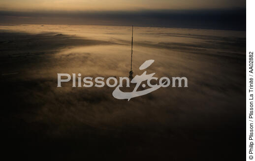 Point culminant des Monts d'Arrée, Roc'h Trévézel. - © Philip Plisson / Plisson La Trinité / AA02882 - Nos reportages photos - Brume