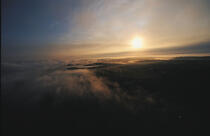 Coucher de soleil sur les Monts d'Arrées. © Philip Plisson / Plisson La Trinité / AA02886 - Nos reportages photos - Astre