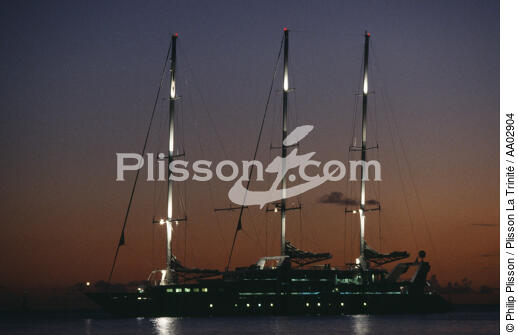 Le Ponant de nuit - © Philip Plisson / Plisson La Trinité / AA02904 - Nos reportages photos - Paquebot